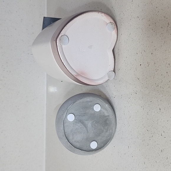 2 Ceramic & Cement Planters with tags. - Picture 5 of 8